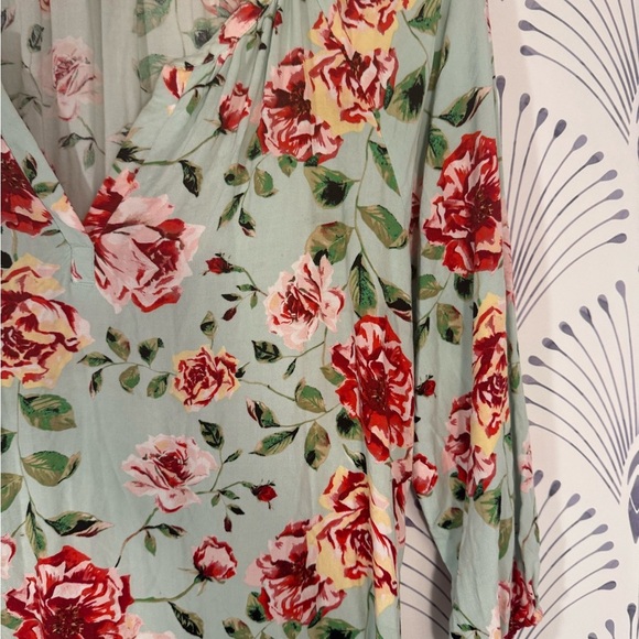 Victorias Woman Floral V-Neck Dress - Picture 5 of 5